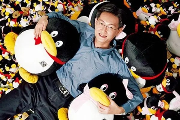 qq里怎么加人？