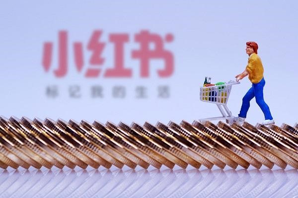 如何在抖音评论下写小红书博主帐号？